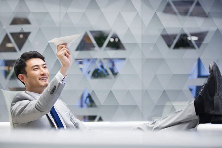 Keep Your Financial Resolutions and Thrive in 2025 In 5 Easy Steps