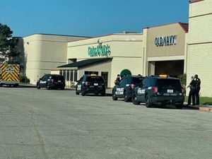 Alert: Report Of Police Detaining Suspect With Taser At Central Mall