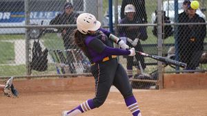 KWU Softball Earns Split with Tabor