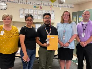 Schilling's Hernandez is New Horizon Teacher