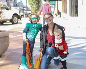 Spooktacular Snaps:  A Haunting Halloween Photo Gallery  👻