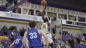 KWU Men’s Basketball Bounces Bruins 70-63