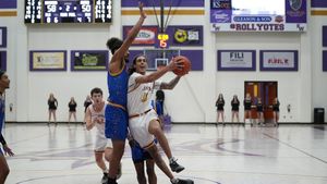 KWU Men’s Basketball picks up 73-59 win over Swedes