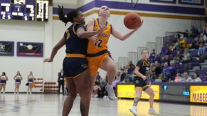 Women’s Basketball falls to Spires 59-55