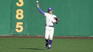 Baseball gets back on the winning track, knocking off Hastings 3-1