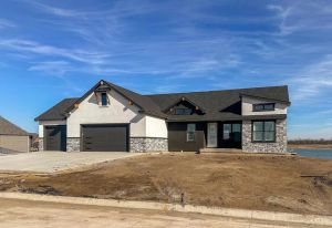 Luxury Lakefront Home – Modern Design & Stunning Views