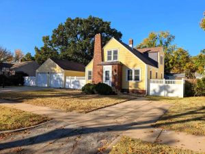 Home of the Day: Charming Updated Home with Modern Upgrades & Spacious Outdoor Living