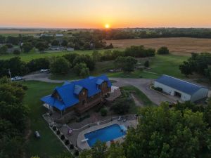 Home of the Day: Featured Home: Luxury, Land & Lifestyle on N. Turner Ln