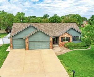 Eastmoor Elegance: Saltwater Pool, Luxury Finishes, and 5 Bedrooms of Comfort