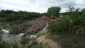 Logjam Removal Project Underway on Smoky Hill River