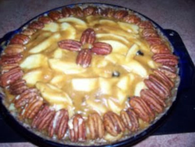 Raw Apple Caramel Pie