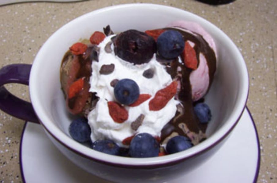 Cocoa-Berry Blast Sundae
