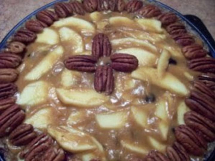Raw Apple Caramel Pie