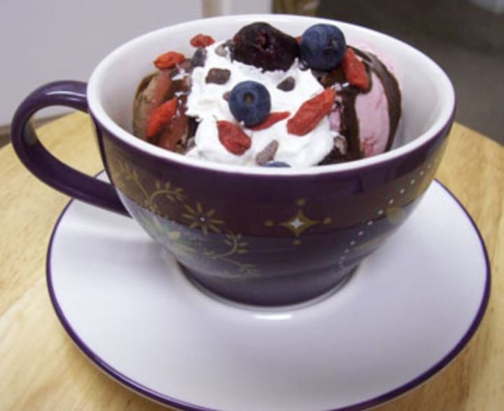 Cocoa-Berry Blast Sundae