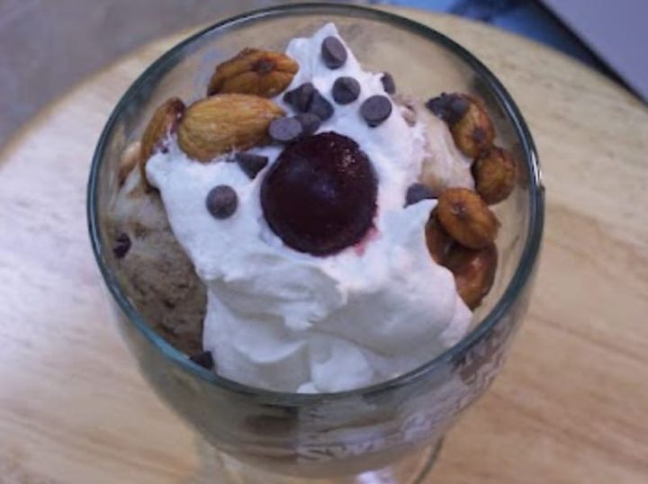 Nutty Caramelote Fudge Sundae