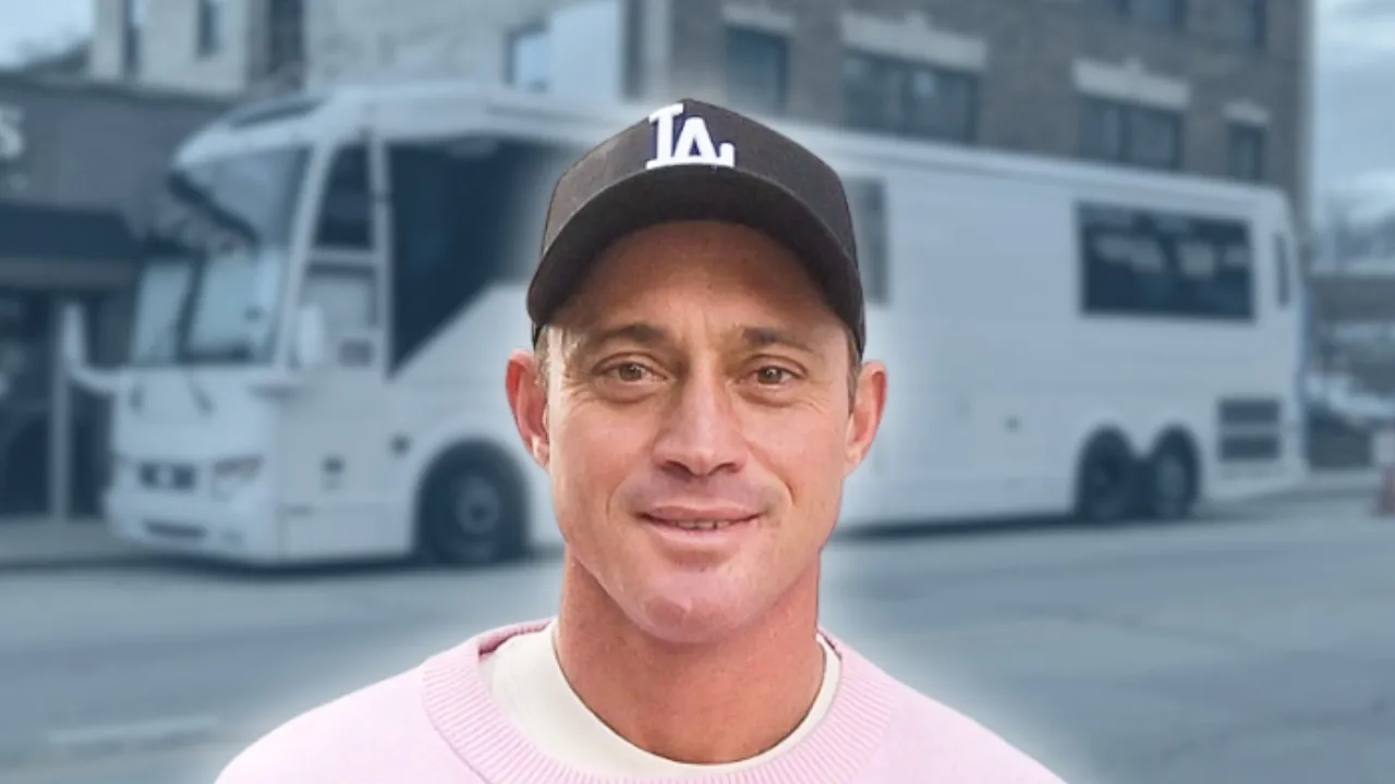 Makua - BUS INVADERS Ep. 2192 [VIDEO]