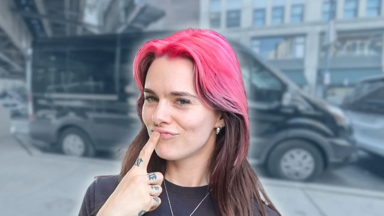 girli - BUS INVADERS Ep. 2225 [VIDEO]