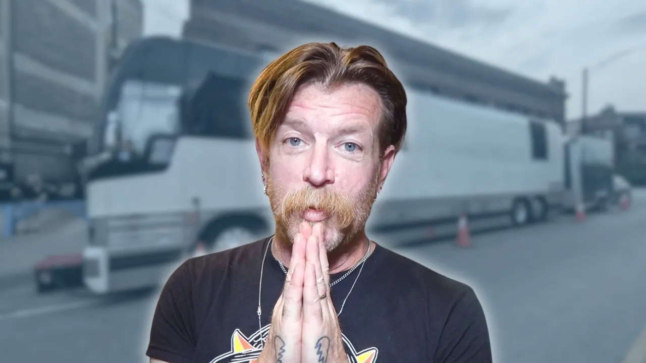 Eagles of Death Metal - BUS INVADERS Ep. 2246 [VIDEO]
