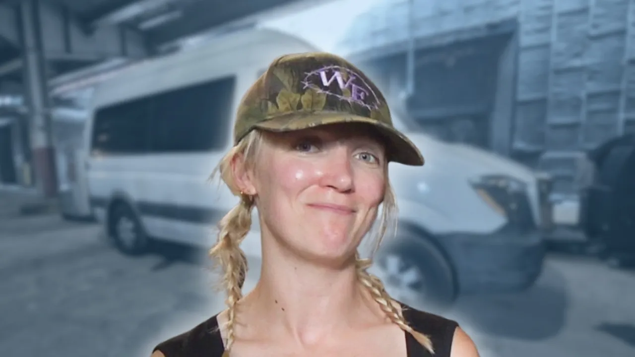 Winona Fighter - BUS INVADERS Ep. 2238 [VIDEO]