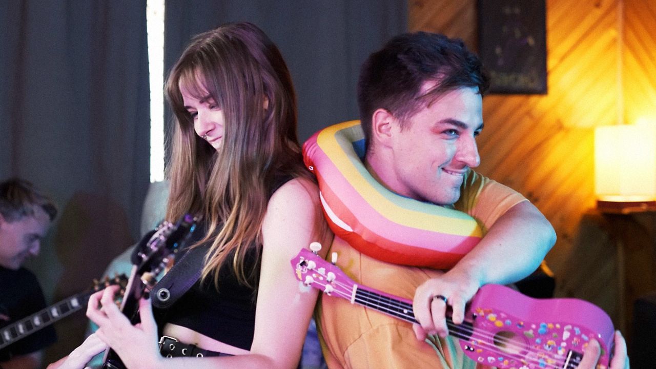 Terra and Synova - CRAZY TOUR STORIES