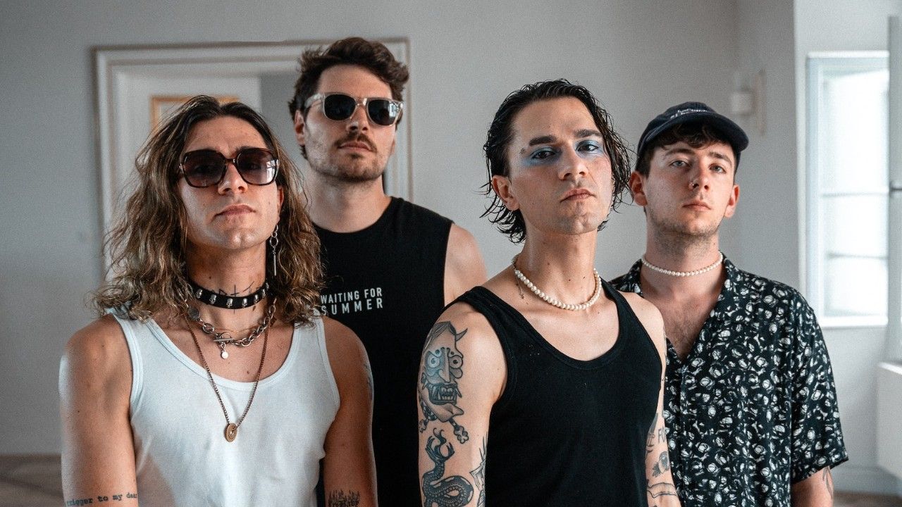 Lonely Spring - CRAZY TOUR STORIES