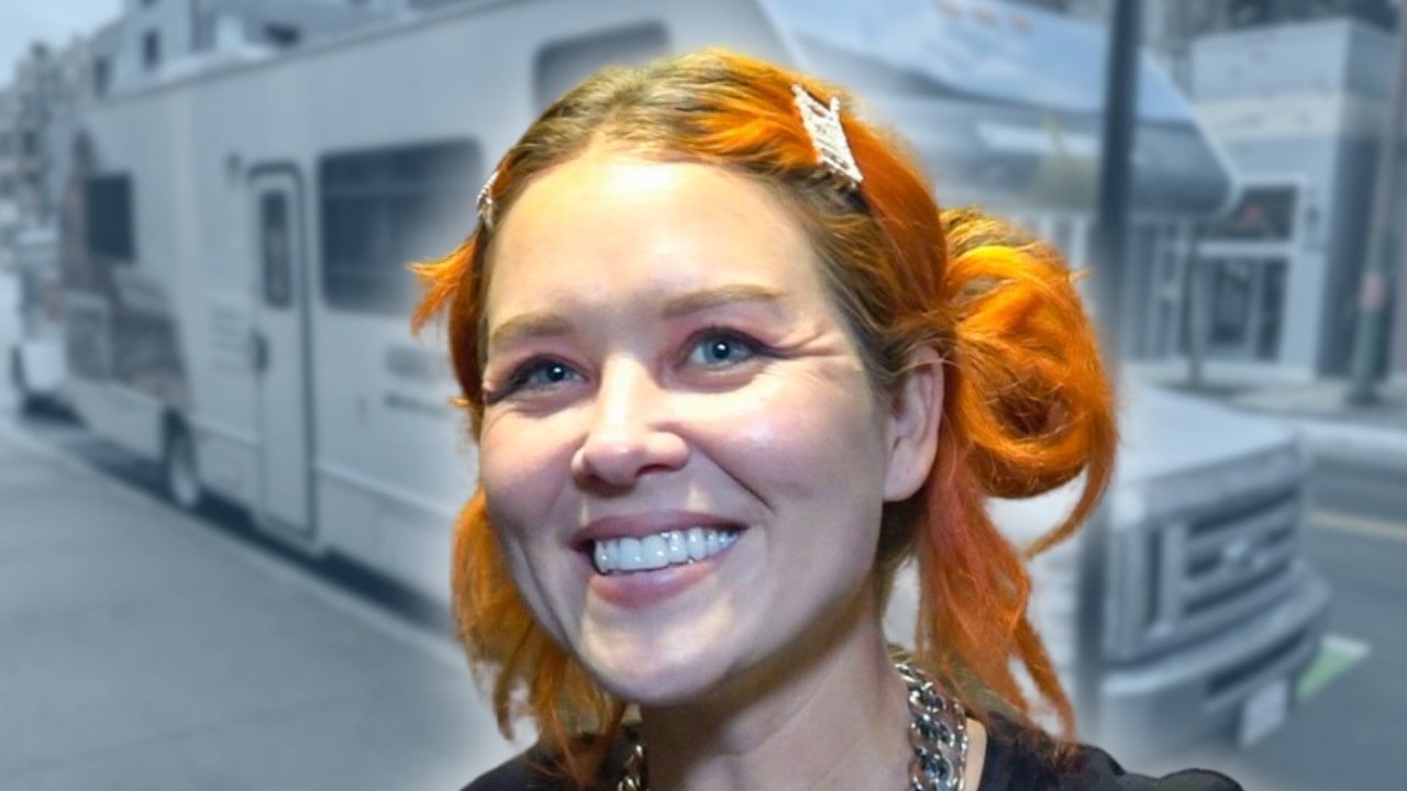 Transviolet - BUS INVADERS Ep. 1806 [VIDEO]