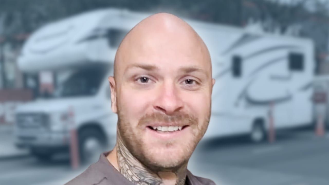 Aviana - BUS INVADERS Ep. 1877 [VIDEO]