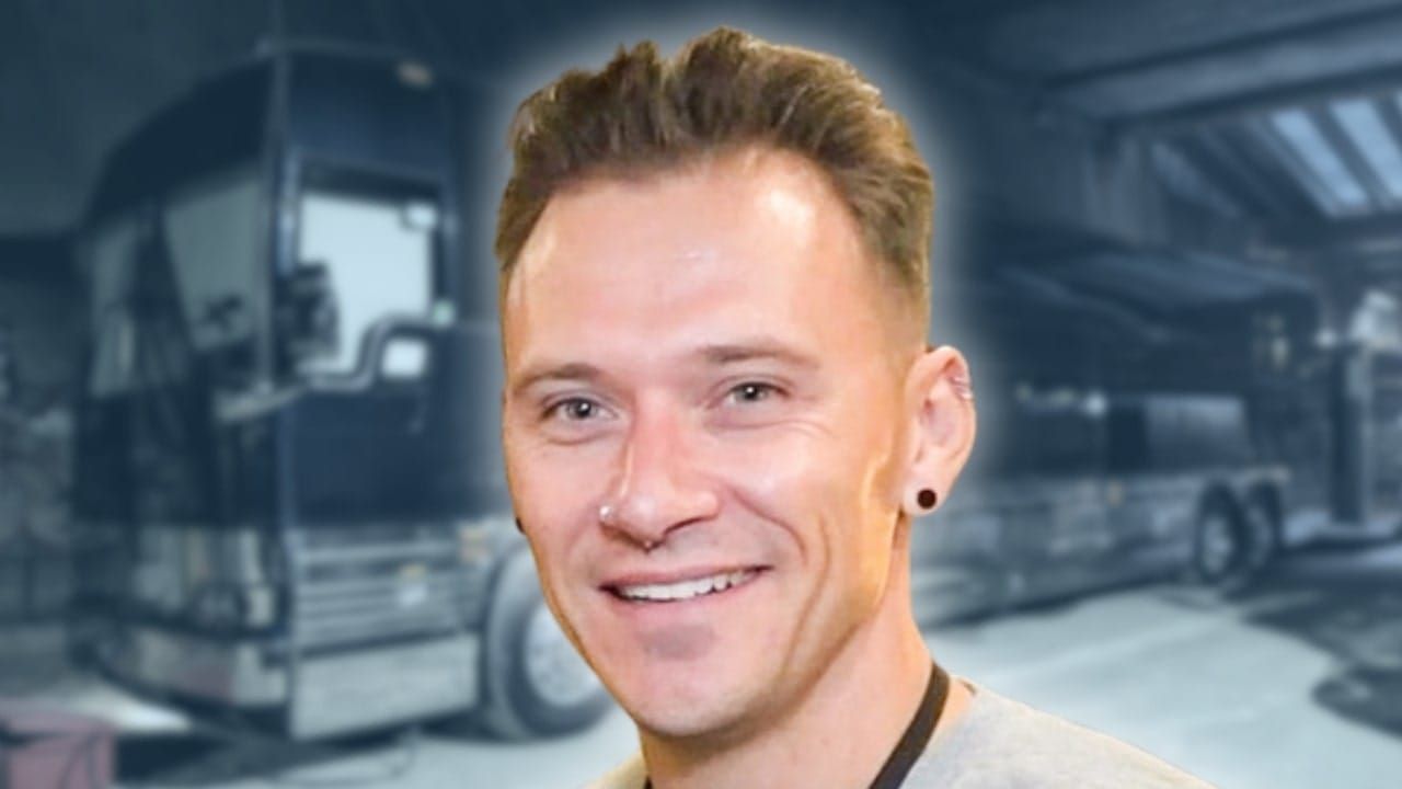 TesseracT - BUS INVADERS Ep. 1870 [VIDEO]