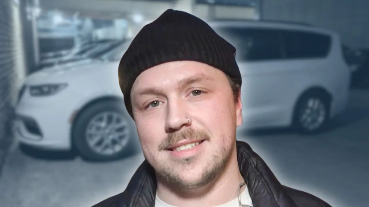 Acres - BUS INVADERS Ep. 1906 [VIDEO]