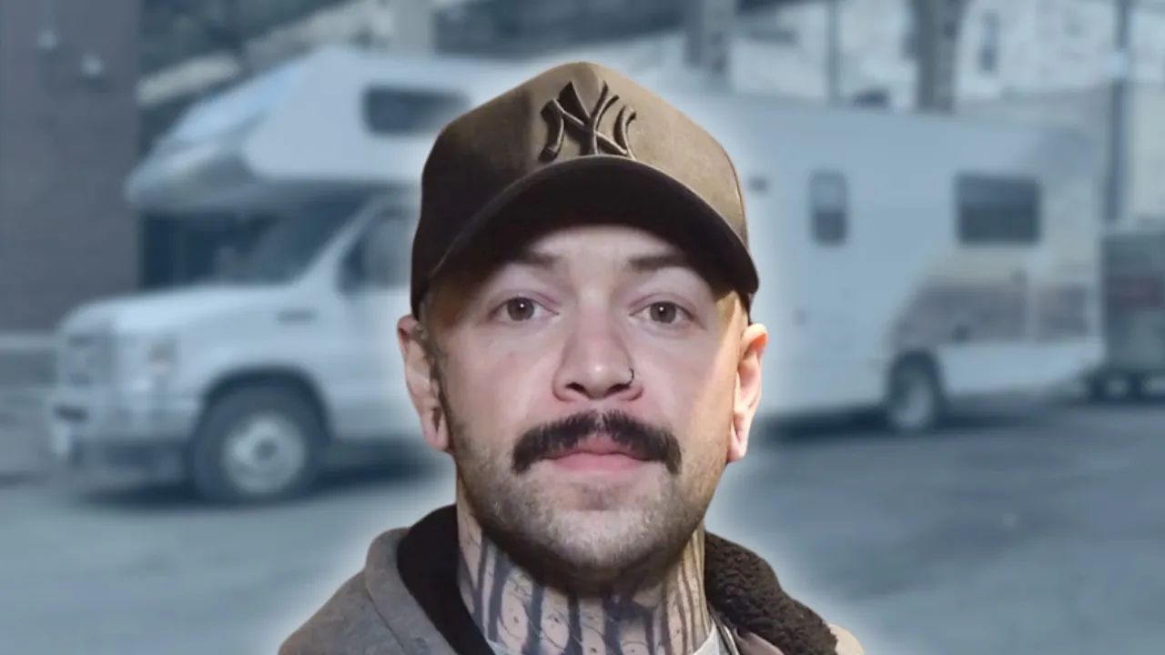 Crown Magnetar - BUS INVADERS Ep. 2003 [VIDEO]