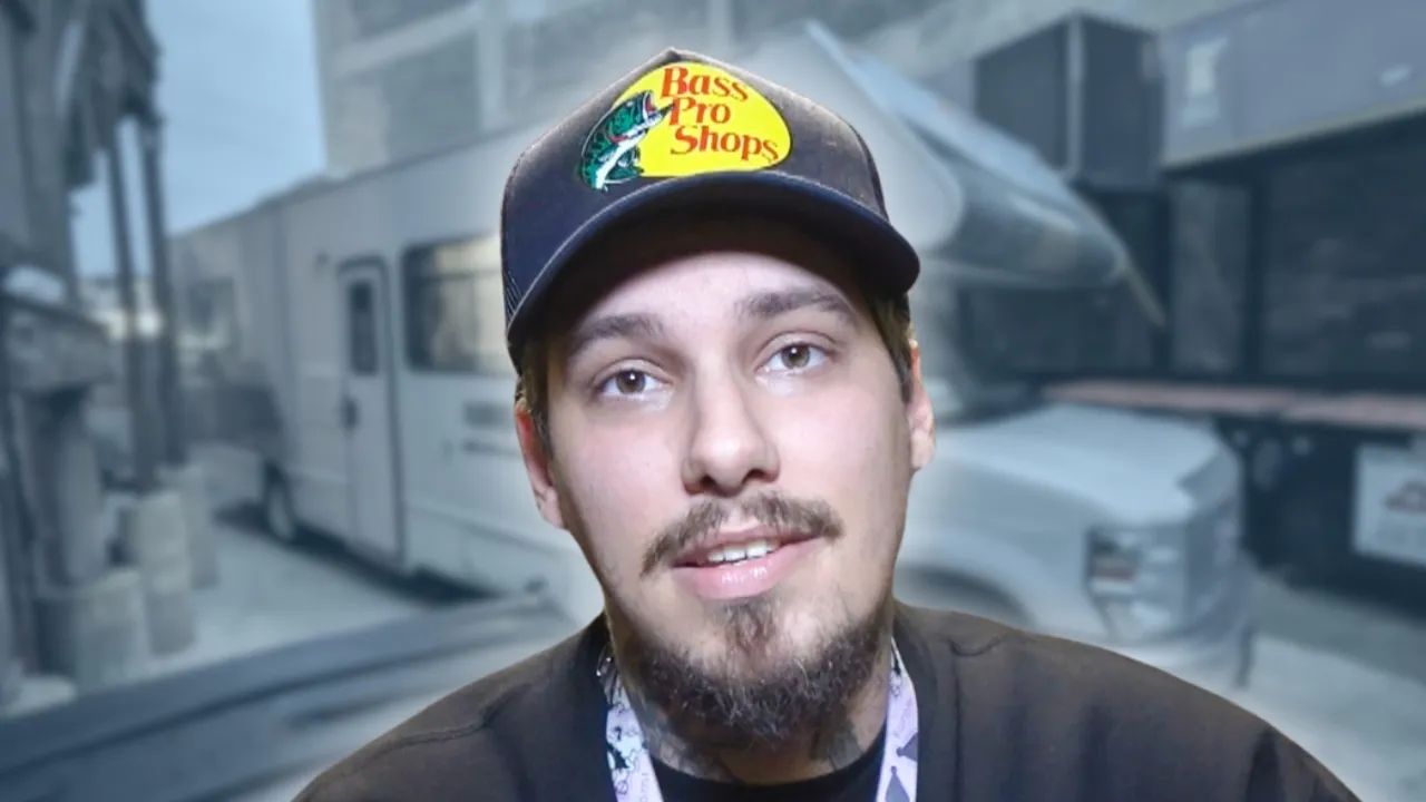 Distant - BUS INVADERS Ep. 2000 [VIDEO]