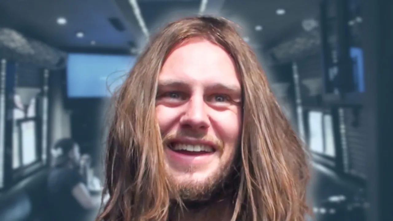 While She Sleeps - BUS INVADERS (Revisited) Ep. 273 [VIDEO]