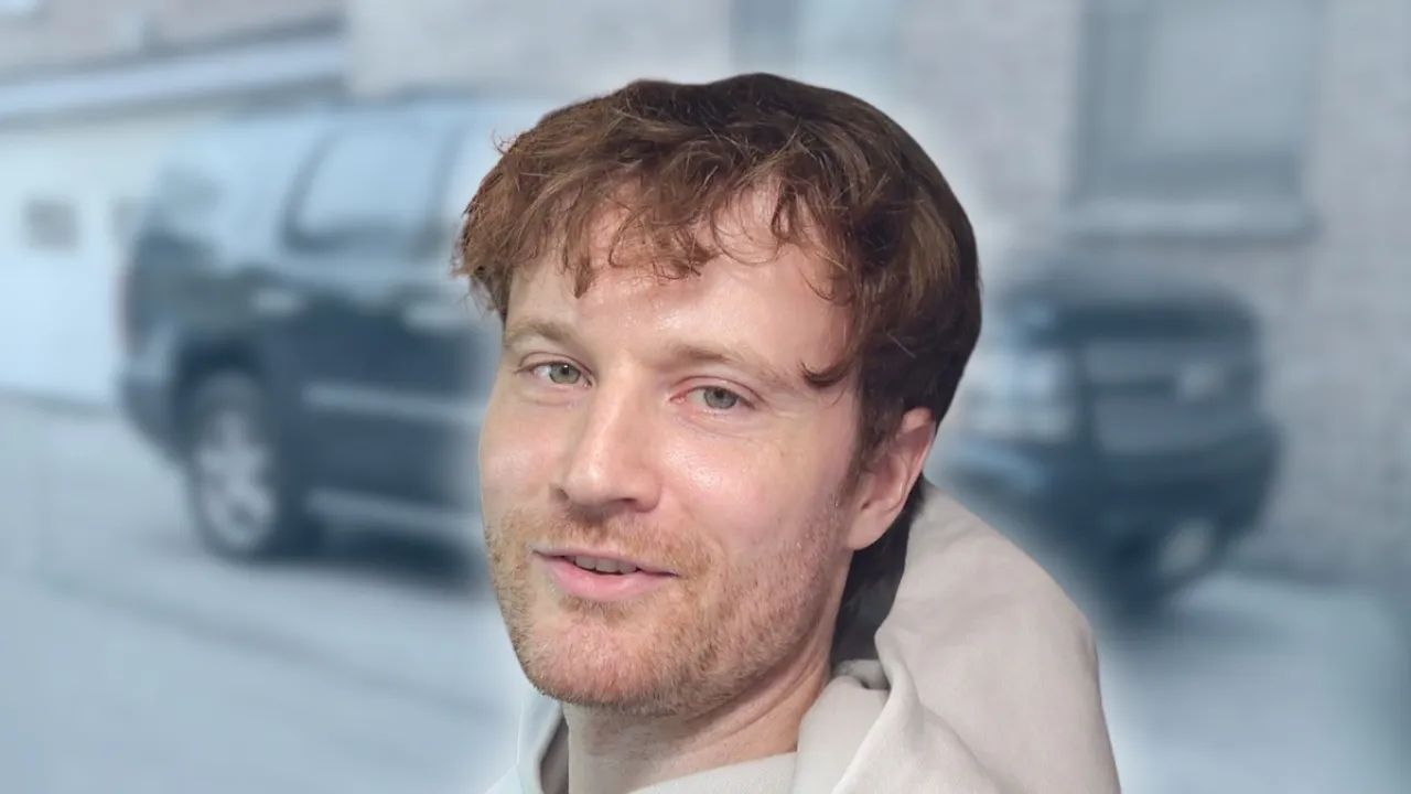 Abe Parker - BUS INVADERS Ep. 2068 [VIDEO]
