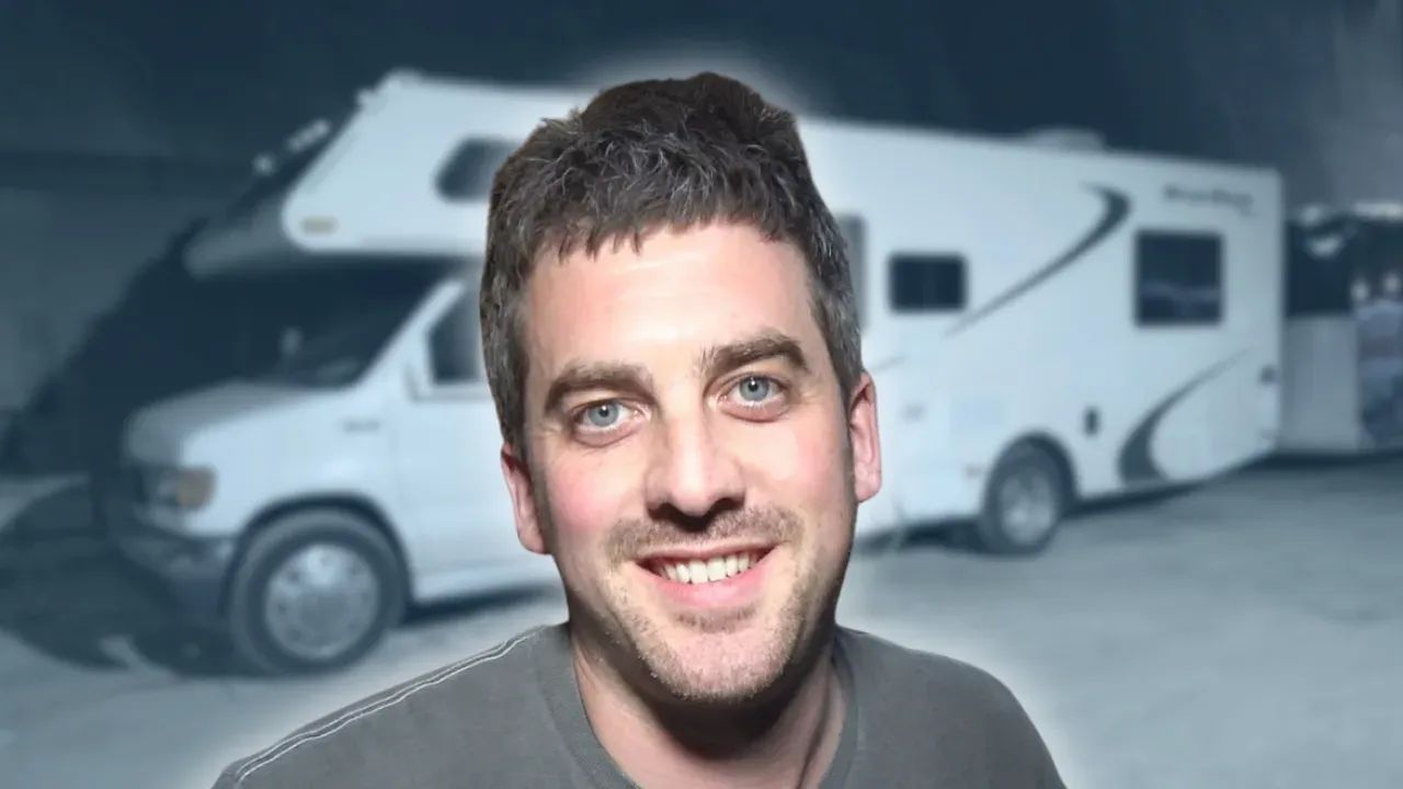 Circa Waves - BUS INVADERS Ep. 2073 [VIDEO]