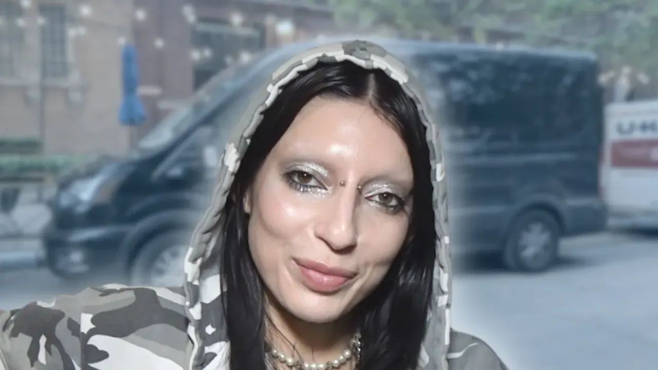 DeathbyRomy - BUS INVADERS Ep. 2074 [VIDEO]