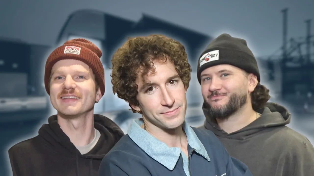 The Band CAMINO - BUS INVADERS Ep. 2161 [VIDEO]