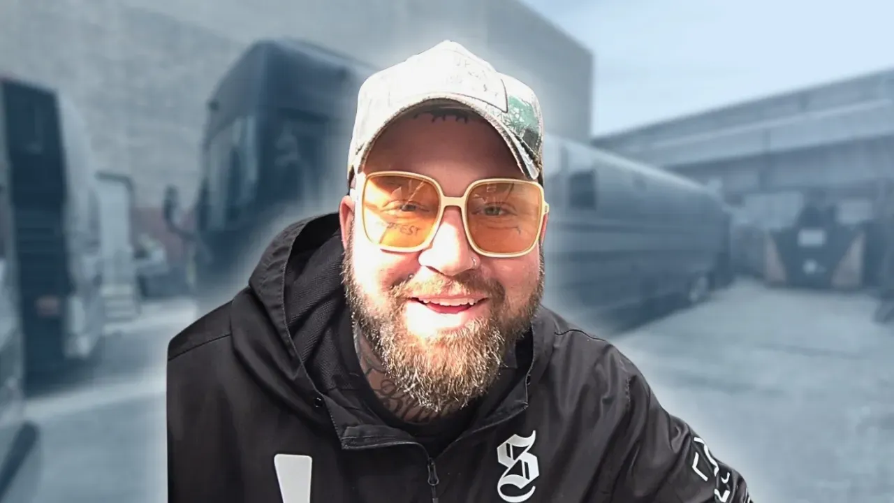 Attila - BUS INVADERS Ep. 2209 [VIDEO]