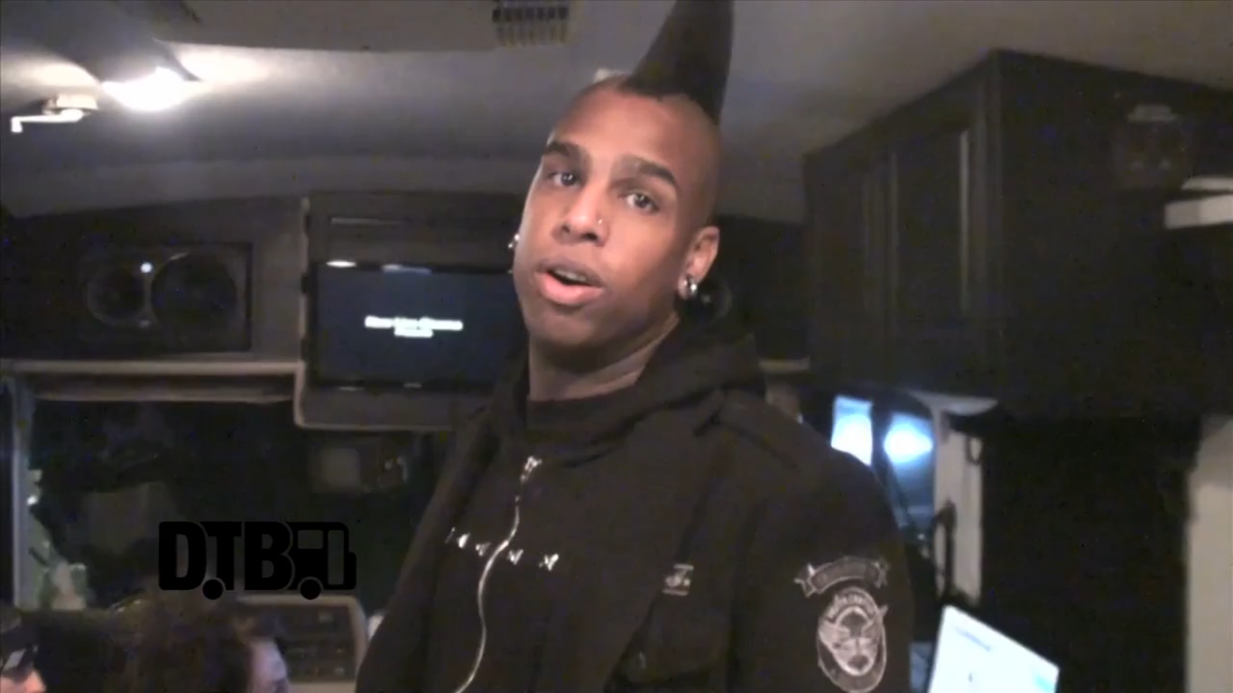 The Veer Union – BUS INVADERS Ep. 435 [VIDEO]