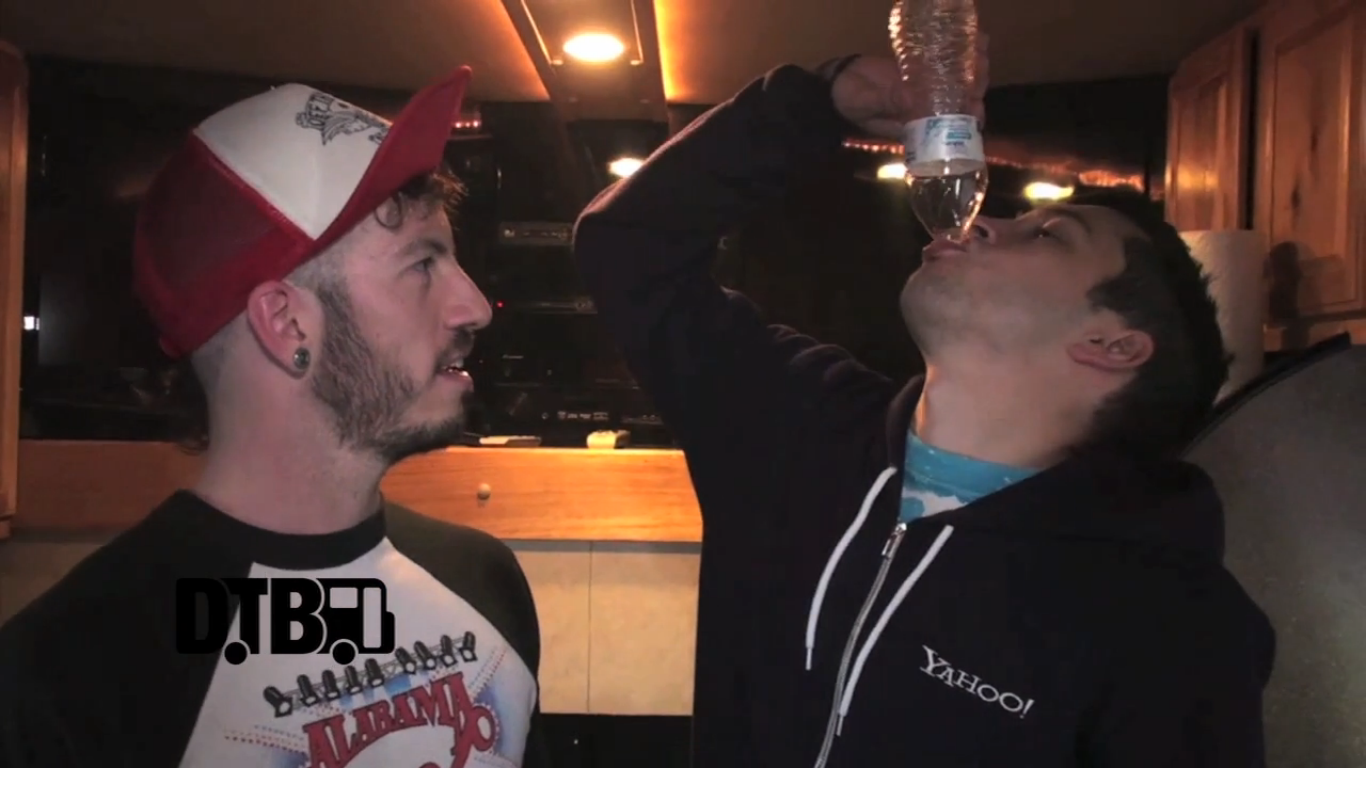 twenty one pilots – BUS INVADERS Ep. 438 [VIDEO]