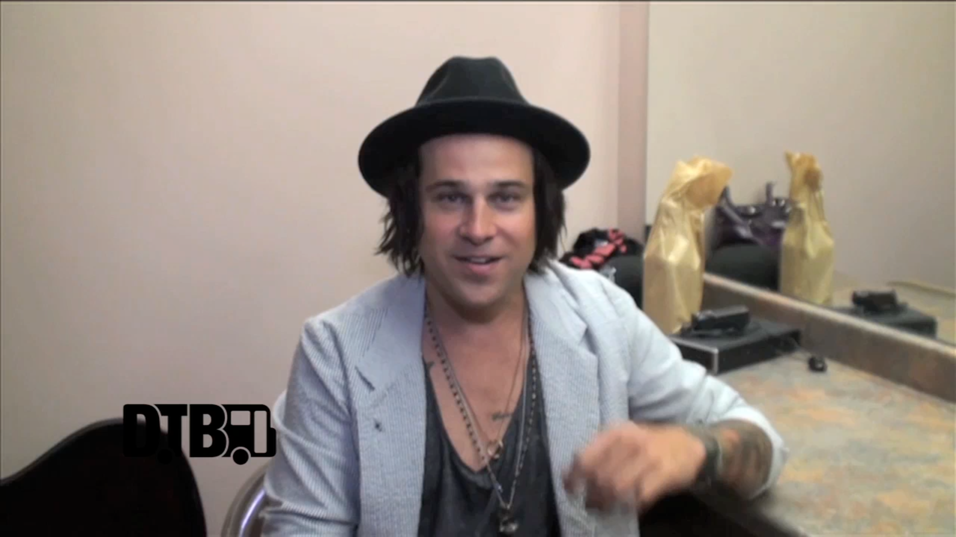 Ryan Cabrera – CRAZY TOUR STORIES [VIDEO]