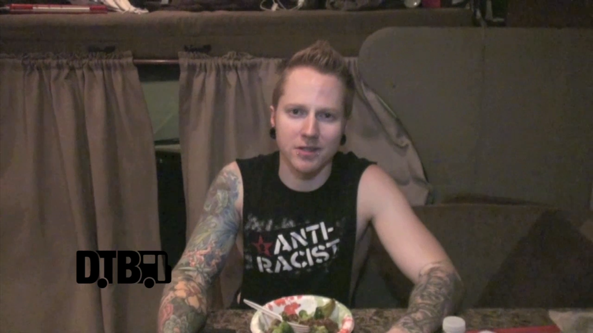Michael Jagmin (of A Skylit Drive) Cooks Beef & Broccoli – COOKING AT 65MPH Ep. 1 [VIDEO]