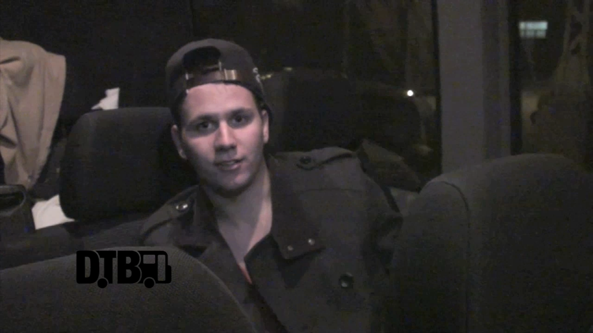 Huey Mack – CRAZY TOUR STORIES [VIDEO]