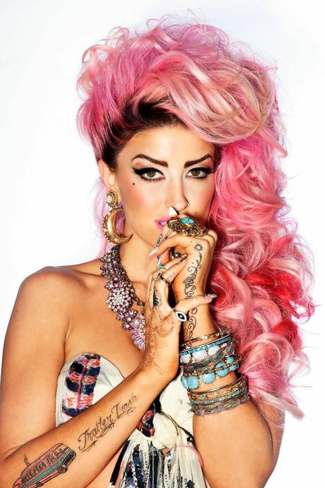 Neon Hitch Announces “The Yard Sale Tour”