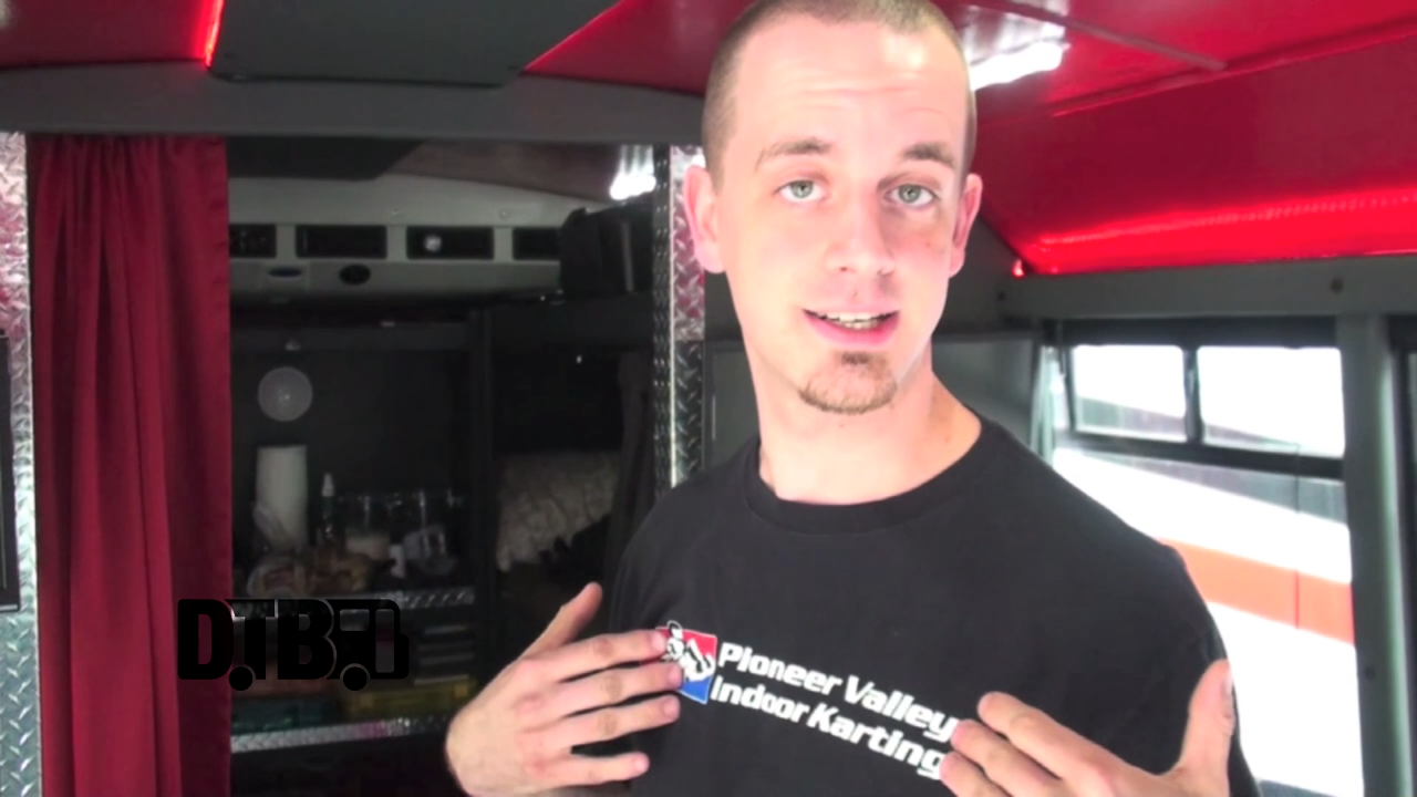 Sakara – BUS INVADERS Ep. 716 [VIDEO]