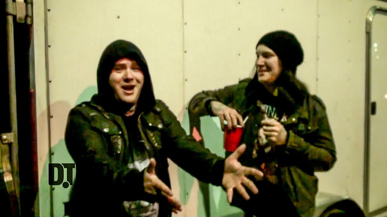 Famous Last Words – CRAZY TOUR STORIES Ep. 304 [VIDEO]