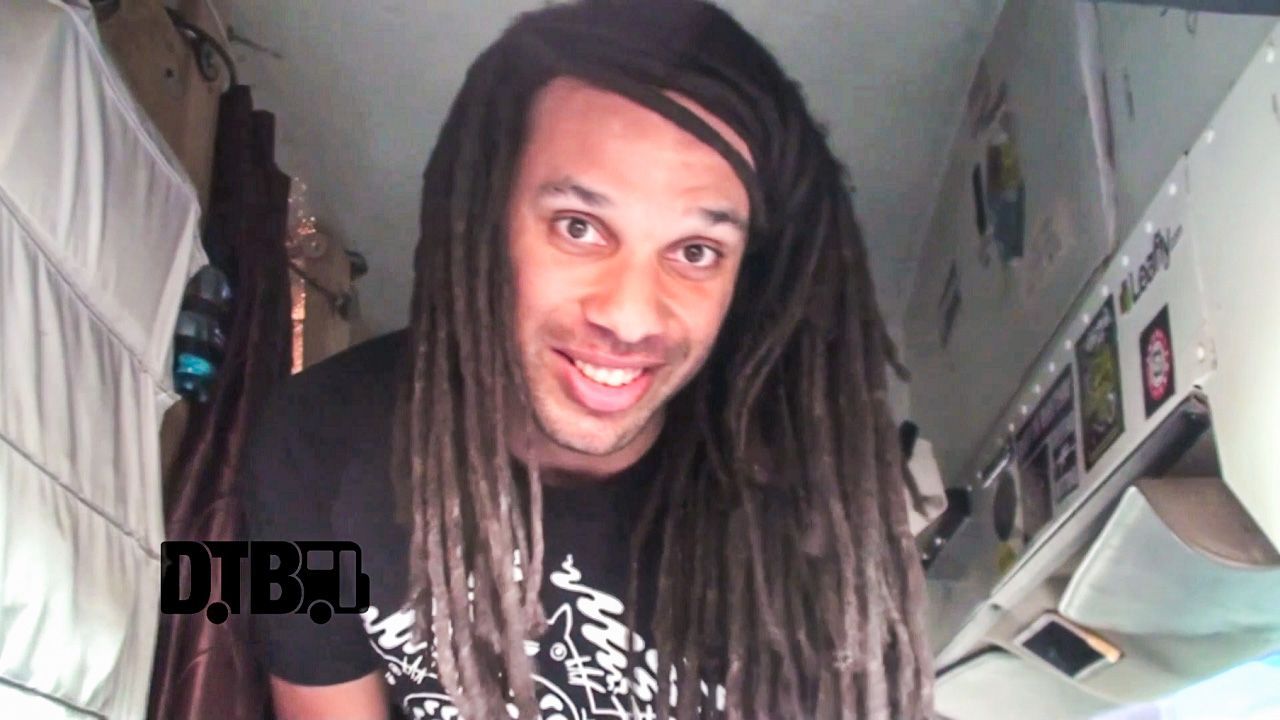 Capture The Crown – BUS INVADERS Ep. 811 [VIDEO]