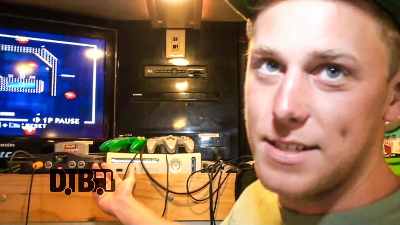 The Dirty Nil – BUS INVADERS Ep. 940 [VIDEO]