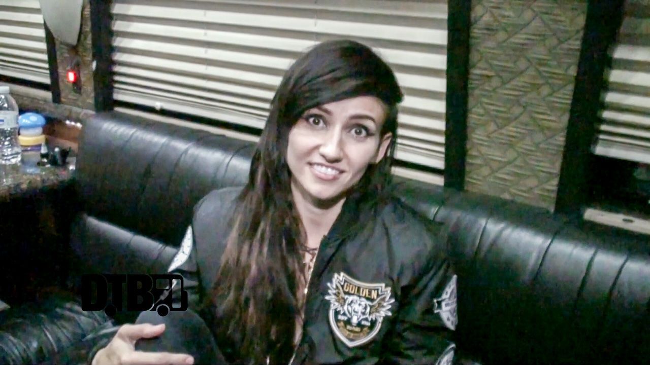Lights – CRAZY TOUR STORIES Ep. 383 [VIDEO]