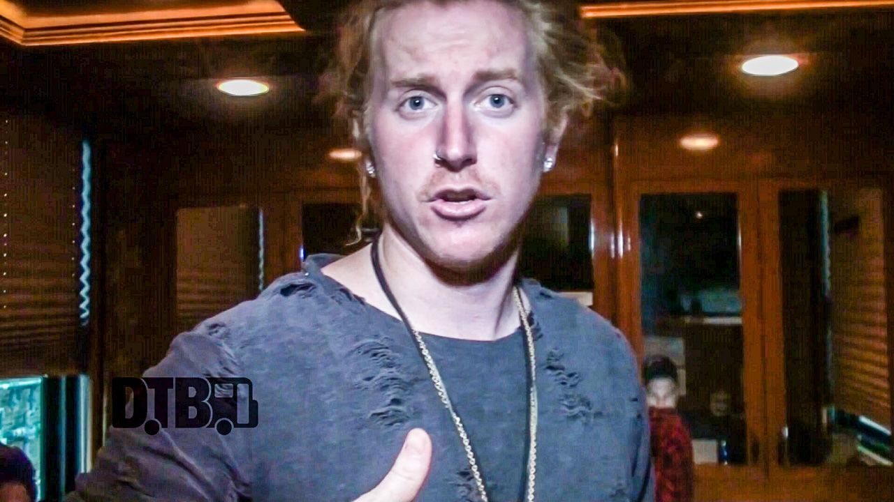 We The Kings – BUS INVADERS Ep. 986 [VIDEO]