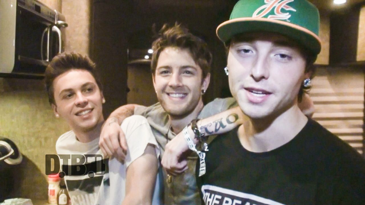 Emblem3 – BUS INVADERS Ep. 1015 [VIDEO]